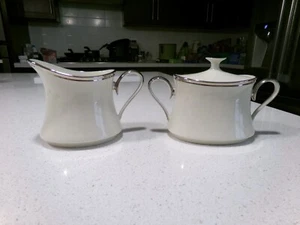 LENOX SOLITARIO ZUCCHERIERA CON COPERCHIO E CREMA - Foto 1 di 3