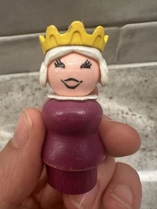 Fisher Price Little People Castle #993 Purple Wood Body Queen Figure 1974 - Picture 1 of 7