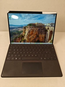Microsoft Surface Pro 9 Intel i5 12th Gen 8GB Ram 256GB SSD Keyboard & Pen - Picture 1 of 12