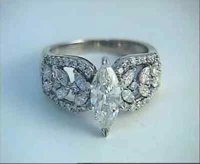 Anillo de compromiso de diamantes enchapado en oro blanco de 14 quilates de corte marquesa de 2,80 quilates creado en laboratorio Foto 1 de 4