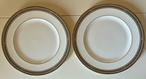 VTG Wedgwood Laurel Set of 2 Dinner Plates 10.75" Platinum Rim NEW COND - Picture 1 of 4