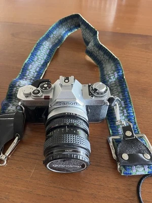 Cámara fotográfica Canon AV-1 SLR negra 35 mm FD 28-55 mm 1:3,5-4,5 de Japón ver detalle Foto 1 de 4