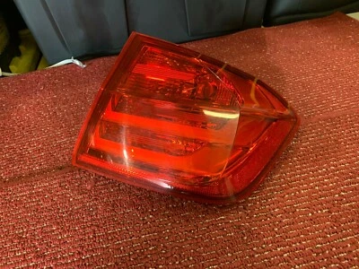 宝马 2012 - 2015 F30 后方右乘客侧尾灯组件原始设备制造商 88MK — 第 1/4 张图片