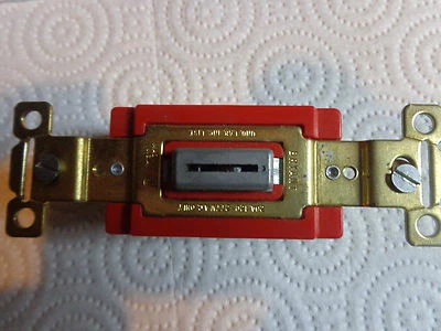 BRYANT TECH SPEC 4904 L INTERRUPTOR AC 20AMP 120-277 SOLO VACÍO  Foto 1 de 4