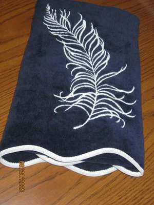 CONJUNTO DE TOALHA E TOALHA DE BANHO AIMES 26X47 AZUL MARINHO BRANCO PENA BORDADA - Imagem 1 de 4