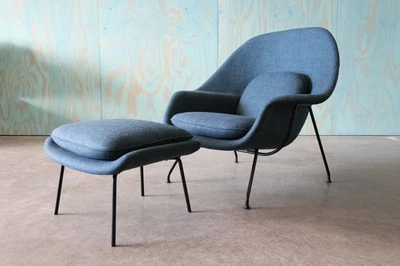 Final da década de 1950 2ª geração Eero Saarinen para cadeira Knoll Womb com otomano em azul-petróleo - Imagem 1 de 4