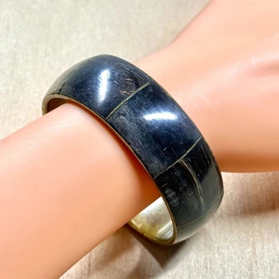 Brazalete brazalete vintage con incrustaciones de hueso negro y latón, estilo boho envejecido - 8 pulgadas Foto 1 de 4