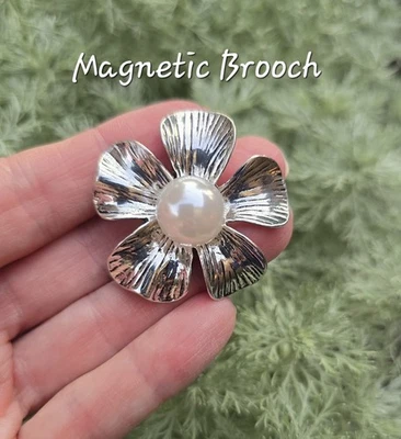 Цветок магнитная брошь. Магнитная булавка для шарфа.  Серебристый искусственный жемчуг.  Pin бесплатно - Изображение 1 из 4