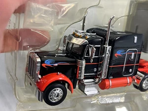 Peterbilt 379 negro naranja elegante con remolque de ganado Wilson 1:64 DCP NUEVO EN CAJA 30510 - Imagen 1 de 16
