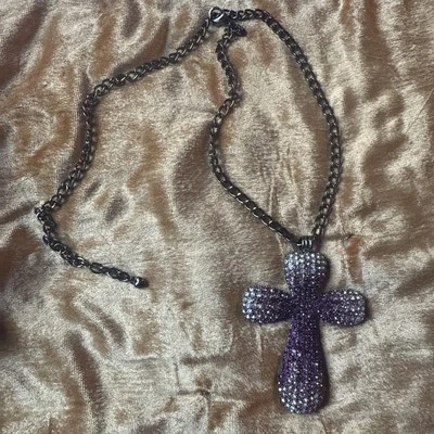 💖 Collar Cruz Adrienne Real Coleccionables Rosa y Púrpura Estrás ✝️  Foto 1 de 4