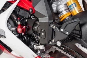 MV Agusta Brutale 920 990 /R 1090 /R /RR 2010-15 CNC Racing Adjustable Rearsets - Picture 1 of 2