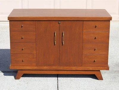 Mueble moderno Mid-Century Cedar Hope Chest by Lane - CERRADURA QUITADA POR SEGURIDAD Foto 1 de 4