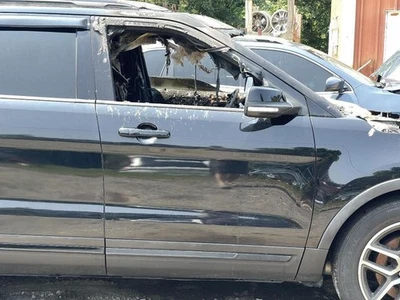 Ford Explorer 2016-2017 pasajero derecho puerta delantera superior tostado sin vidrio negro Foto 1 de 4
