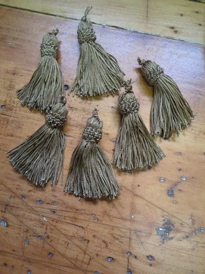 Juego de 6 borlas decorativas beige caqui de 3" de alta calidad Foto 1 de 4