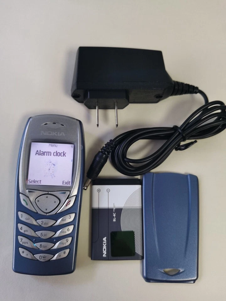 Original Nokia 6100 Blue(Unlocked) TriBand 2G 1.5" Button Classic Mobile Phone - Image 1 of 4
