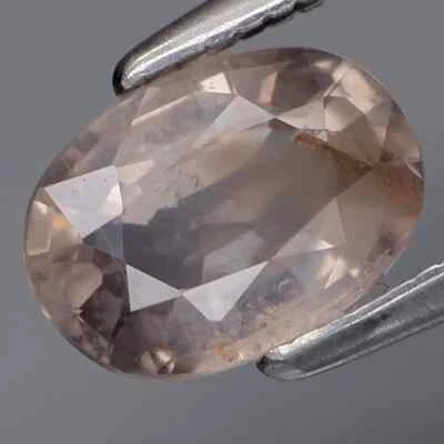 Piedra preciosa suelta de forma ovalada sin calefacción zafiro champán natural de 1,35 quilates Tanzania Foto 1 de 2