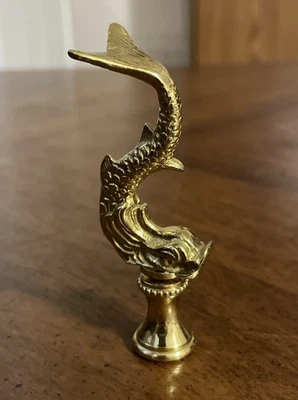 Lámpara de delfín de metal acabado latón tono dorado nuevo de segunda mano Foto 1 de 4