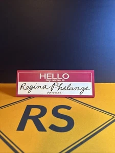 Hello My Name Is Regina Phalange Name Schreibtischteller von Friends - Bild 1 von 5