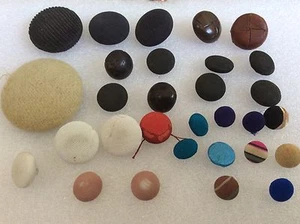 Lote de 30 botones de tela antiguos y vintage cubiertos de tela mezcla de colores tamaño - Imagen 1 de 5