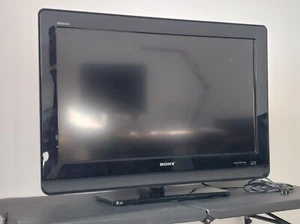 Sony Bravia KDL-32M4000 31.5-inch LCD TV, with dual HDMI inputs, DTV capable - Picture 1 of 9