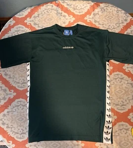 Adidas Multi Side Logos Grün Kurzarm Shirt Herren Größe M - Bild 1 von 9