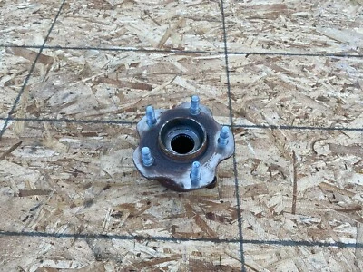 ДЕРЖАТЕЛЬ ШПИНДЕЛЯ СТУПИЦЫ ЗАДНЕГО КОЛЕСА NISSAN 370Z (2009-2016) OEM - Изображение 1 из 4