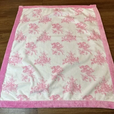 Mantas y más allá Manta bebé rosa felpa ramos de seguridad respaldo satinado Foto 1 de 4