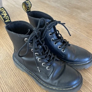Botas de combate Dr. Doc Martens Luana negras para mujer 5 36 negras AW004 Grunge Punk - Imagen 1 de 10