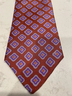 Corbata de seda Boss Hugo Boss para hombre abstracta hecha en Italia prendas para el cuello rojo púrpura Foto 1 de 4