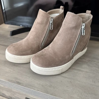 Tenis de cuña oculta de gamuza para niña STEVE MADDEN talla 1 Foto 1 de 4