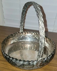 ANTIQUE SILVERPLATED SWING HANDLE BASKET, LEAF/VINE STYLE. Unknown Mark/Make/Age - Picture 1 of 12