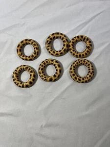Napkin Ring Set 6 Resin Painted Animal Print Cheetah/Leopard Very Good Condition - Picture 1 of 3