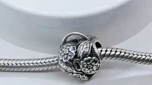 Neu 100 % Original Echt Pandora Silber Floral Herz Vorhängeschloss Charm 791397 - Bild 1 von 5