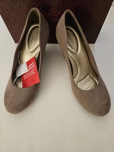 Shoes DEXFLEX COMFORT Taupe Slip On Wedge Heel Pumps Womens Size US 8.5W - Picture 1 of 13