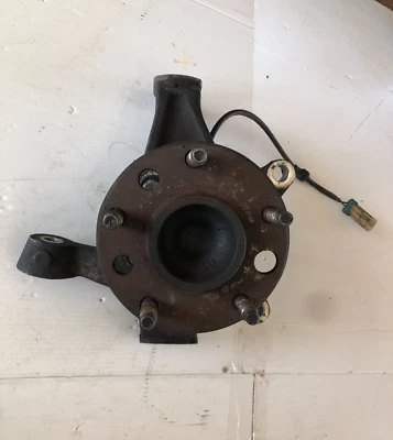 CHEVROLET CORVETTE LEFT DRIVERS SIDE FRONT SPINDLE WITH ABS SENSOR 1991 TO 1996 - Imagem 1 de 4