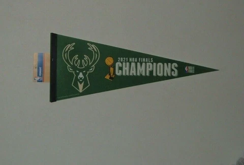 MILWAUKEE BUCKS GREEN 2021 CHAMP TRI ANGLE 12" X 30" FELT WALL PENNANT NEW NBA Cover