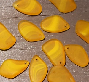 Mix di perline pendenti piatti a forma libera, vortice di zafferano con finitura opaca, 6 pezzi - Foto 1 di 1