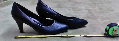 Zapato de vestir George clásico de tacón medio para mujer talla 9M negro  Foto 1 de 4