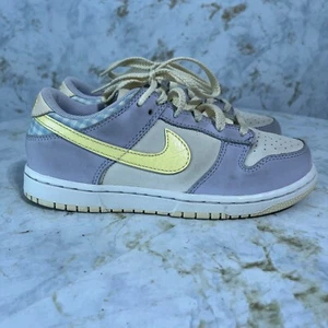 Nike Dunk Low Ostern Jugend Mädchen Größe 2Y lila gelb niedrige Sportschuhe - Bild 1 von 14