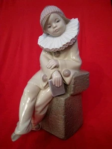 LLADRO LITTLE JESTER #5203 SITTING CLOWN WITH BOOK DAISA 1983 SIGNED IN A BOX - Picture 1 of 10