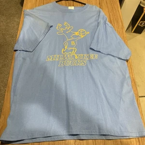 Camiseta Milwaukee Bucks Vintage Bango Baby Blue XL Gildan para hombre - Imagen 1 de 7