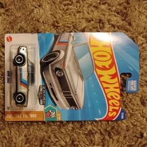 HOT WHEELS BMW 2002 ZAMAC 5/10 HW 70'S VS 90'S 1/64 - Picture 1 of 1