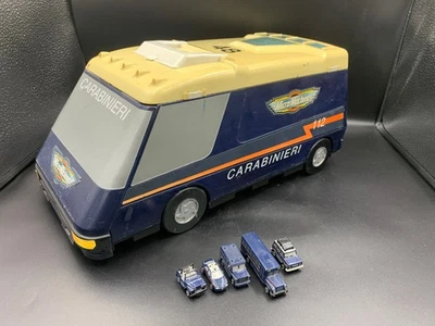 Furgone Carabinieri Micro Machine. Completo con 5 mezzi carabinieri - Immagine 1 di 4