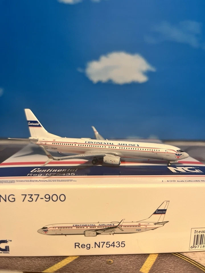 NG Model 1:400 Continental 737-900 N75435 Retro Livery Boeing B737-900 United - Image 1 of 4