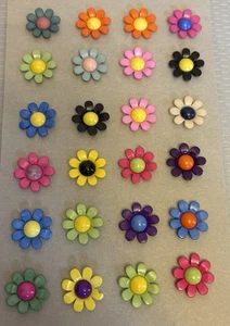 LOTE 24 botones realistas de plástico arco iris flor margarita vintage de 2 piezas multicolor - Imagen 1 de 11