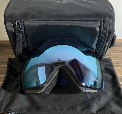 New Oakley Flight Deck L Snow Goggles & Soft Case - Prizm  Sapphire Iridium - Image 1 of 4