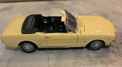 Motor Max 1964 Ford Mustang Convertible 1:18 Scale - Image 1 of 4