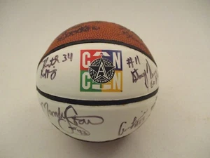 University of Michigan Wolverines Women's Basketball 1998 Team Signed Mini Ball - Picture 1 of 9