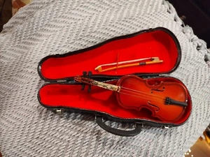 Miniature Violin - Picture 1 of 15