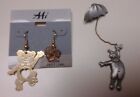 LOT OF 2 ITEMS PIERCED EARRINGS AND CLOWN PIN